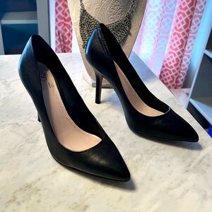 Vince Camuto Black Pointed-Toe Leather Pumps